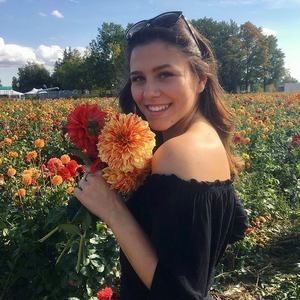 Meet your Posher, Ena